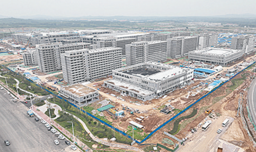 青島新型顯示產(chǎn)業(yè)園 走在前，開(kāi)新局，力爭(zhēng)2024年末產(chǎn)值突破500億元